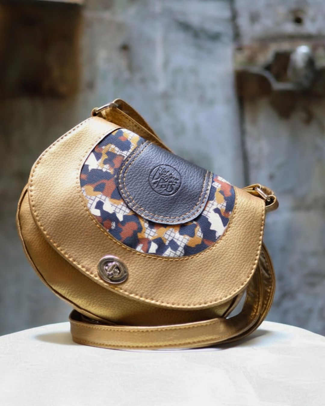 
                      
                        Petit sac bandoulière Minus DUNE
                      
                    