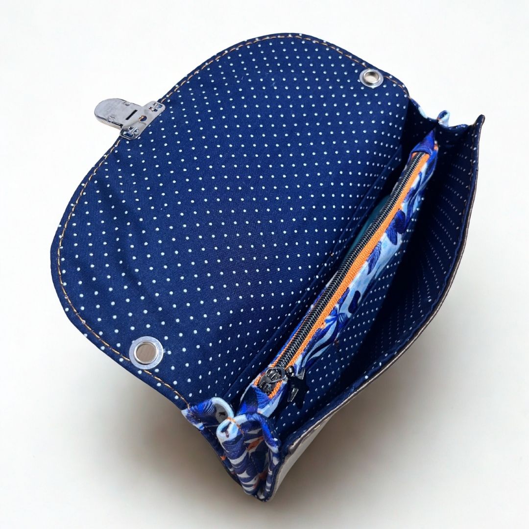 
                      
                        Pochette Compagnon BAÏA
                      
                    