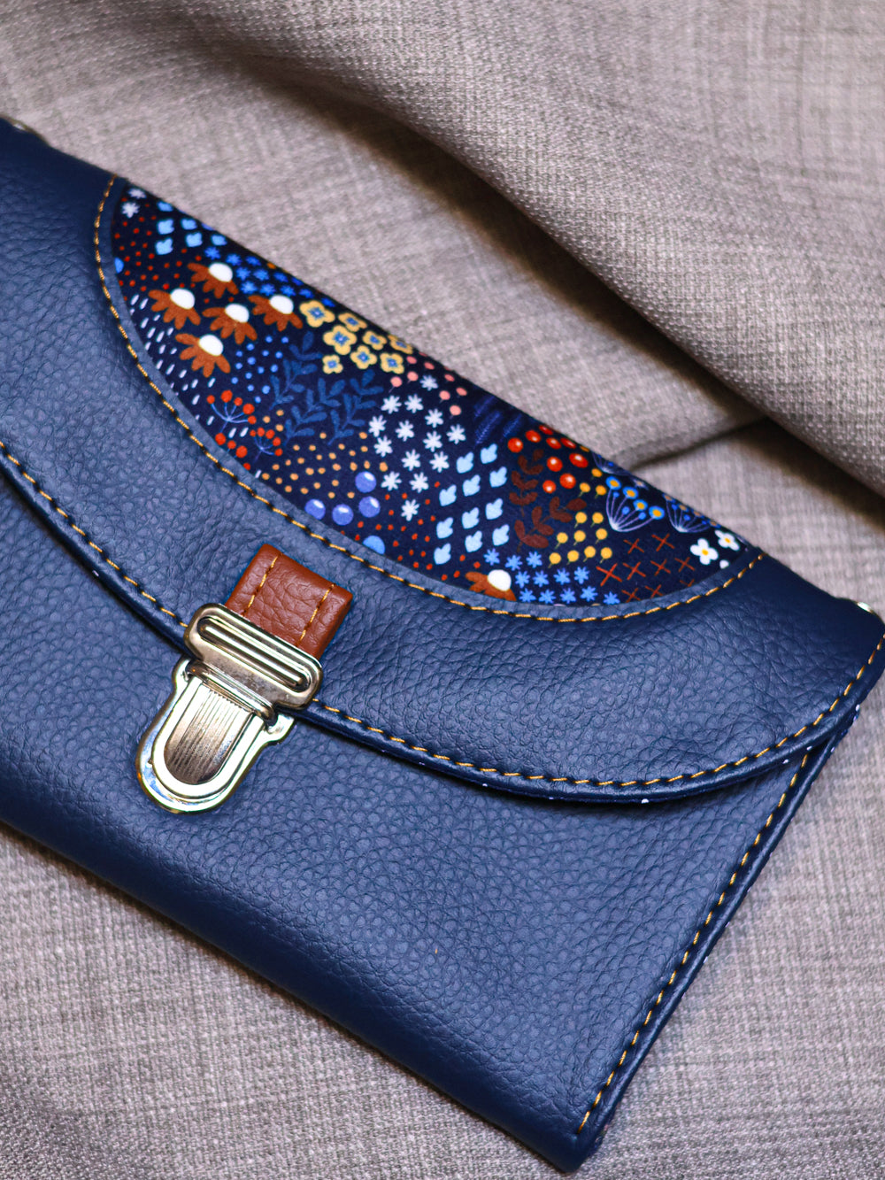 
                      
                        Pochette Compagnon LISON
                      
                    
