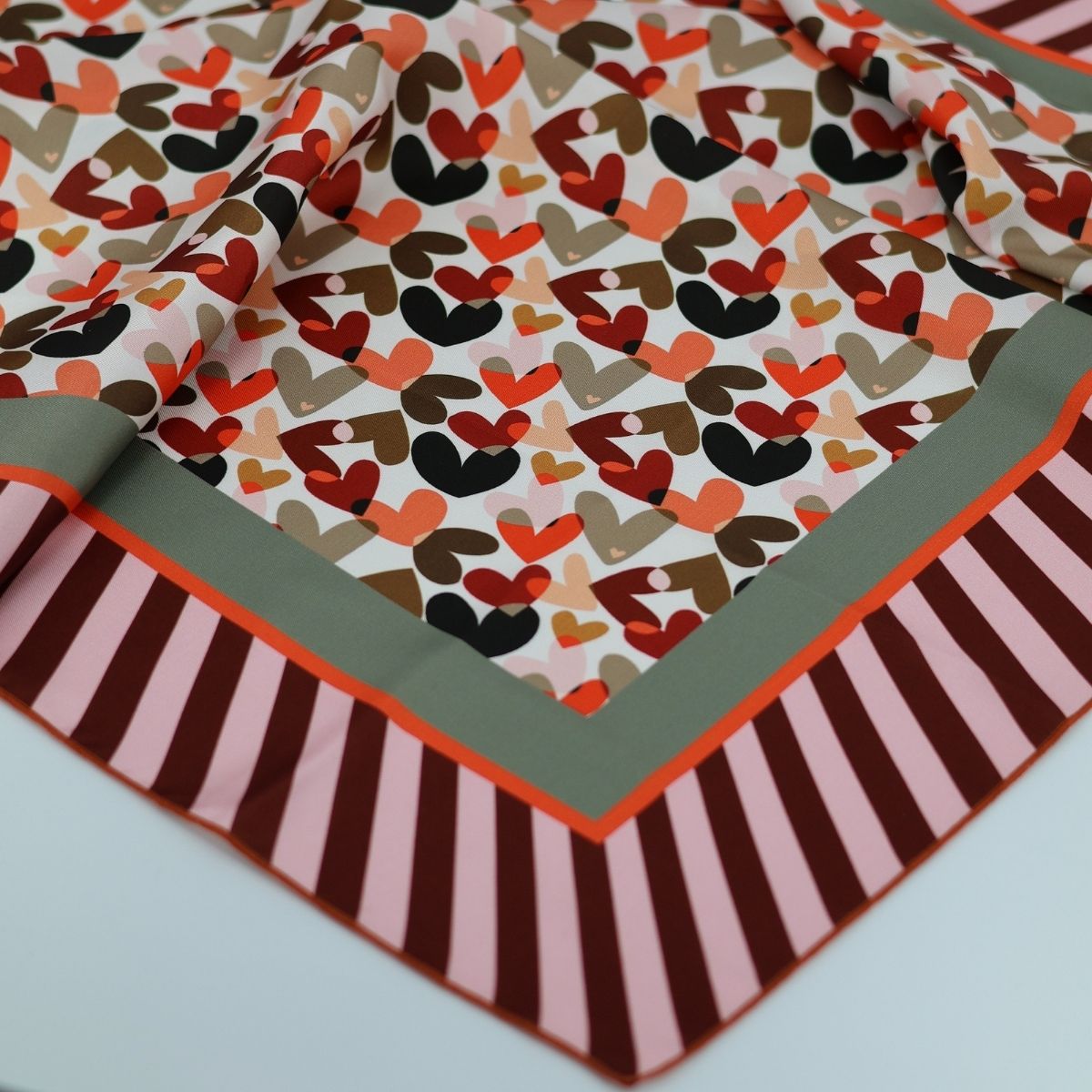 
                      
                        Foulard JOLIS COEURS
                      
                    