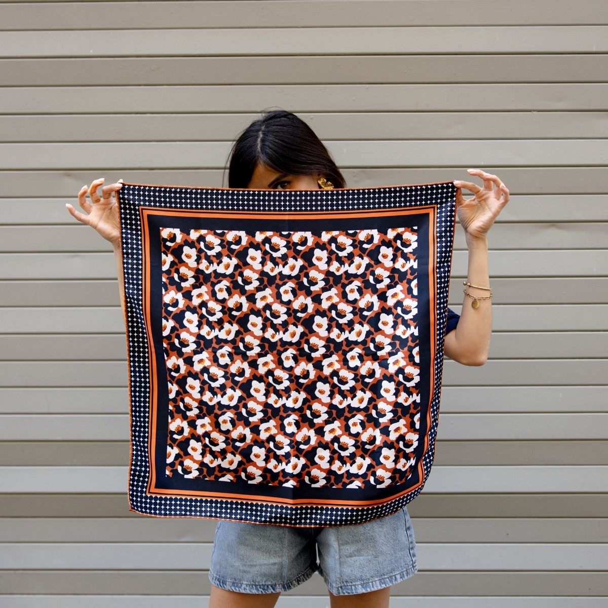 
                      
                        Foulard MIRA
                      
                    