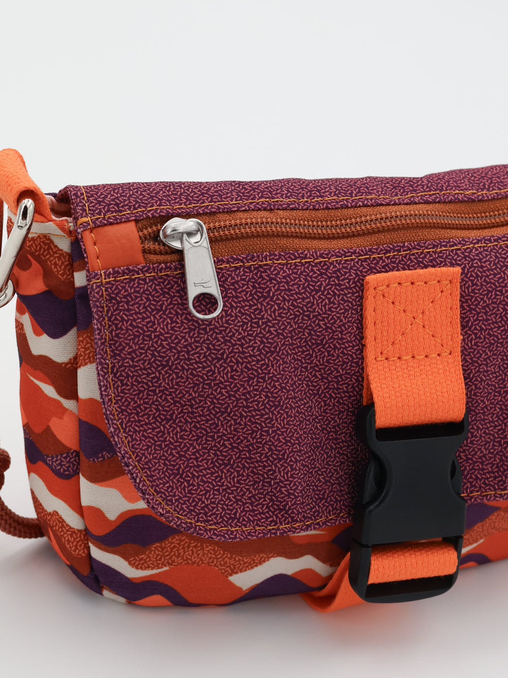 
                      
                        Petit sac bandoulière Pixie MAGMA
                      
                    