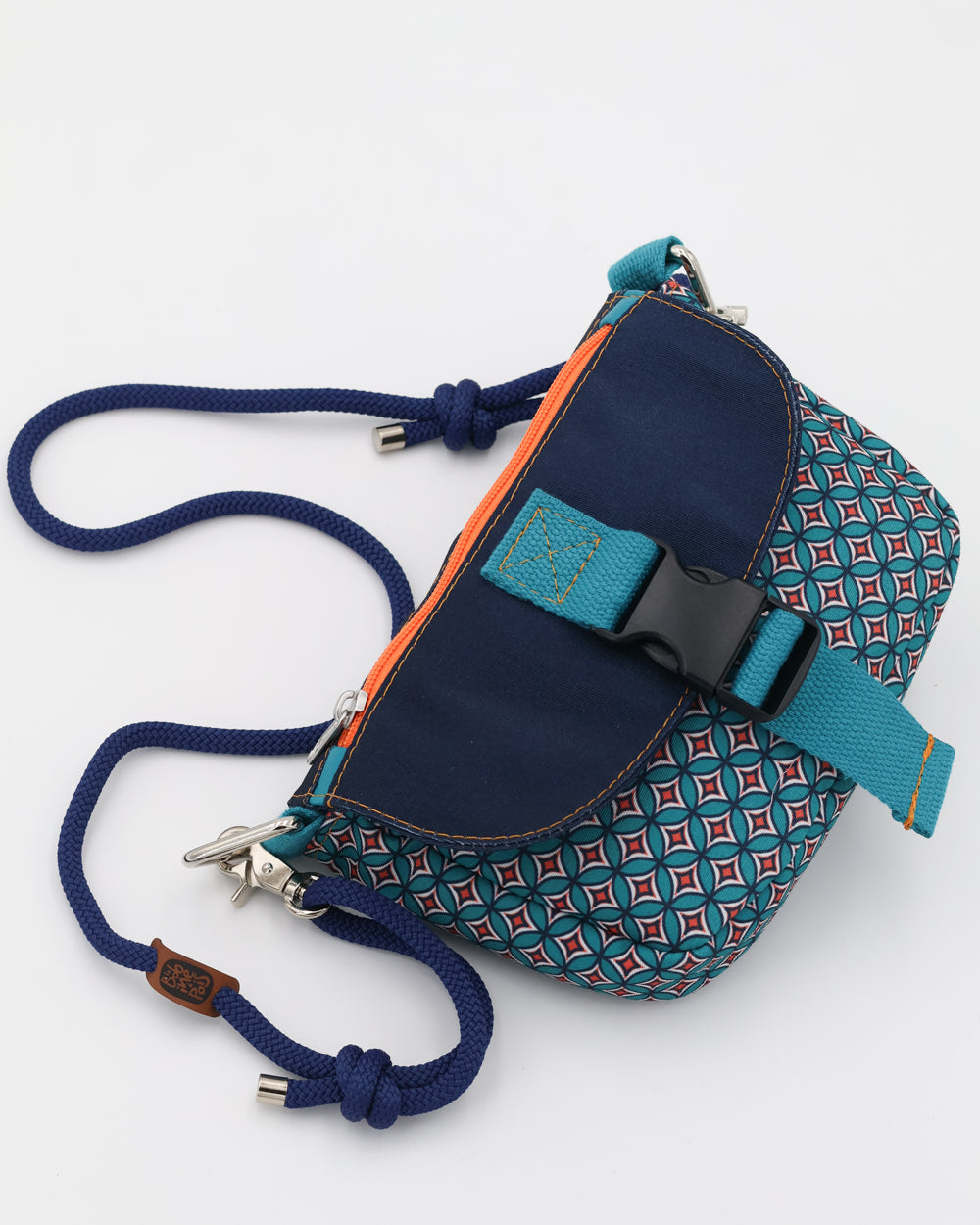 
                      
                        Petit sac bandoulière Pixie BORA
                      
                    